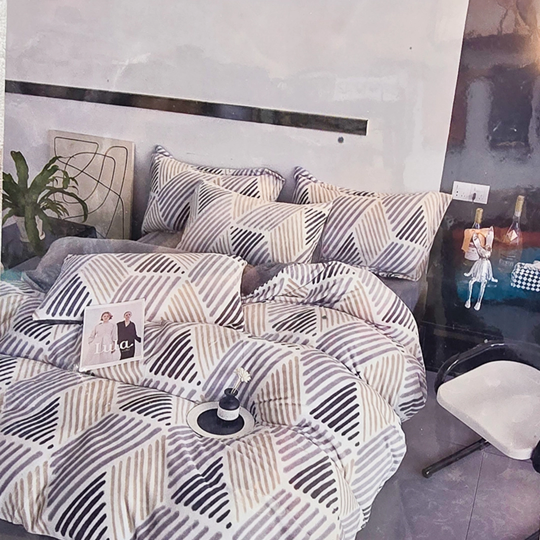 Geometric Comfort Double Bedsheet with 2Pcs Pillow Covers