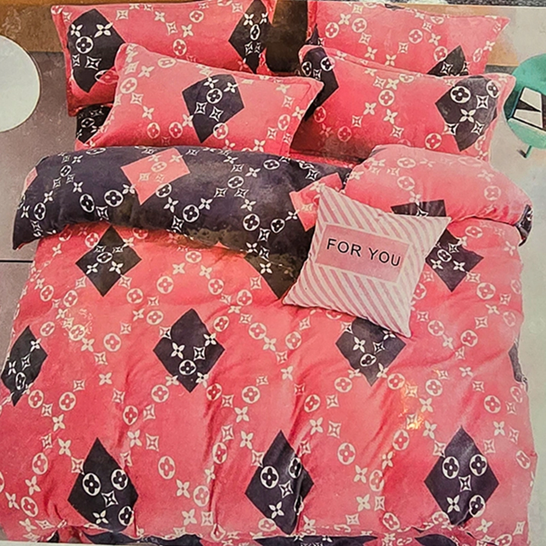 Pink & Black Geometric Double Bedsheet with 2Pcs Pillow Covers